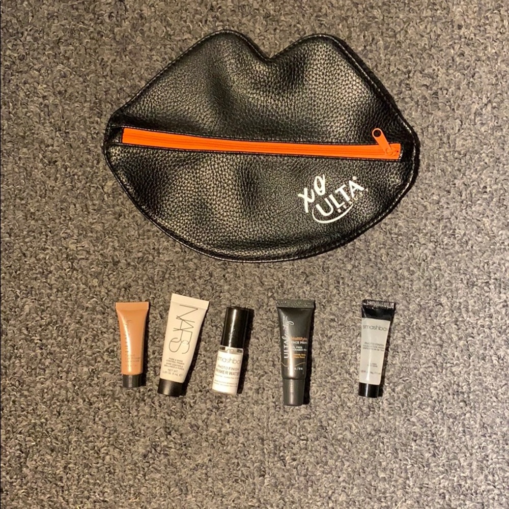 Ultra beauty bag with pocket size primers